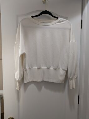 Women's Cream Pullover Sweatshirt - Minimal Long Sleeve.